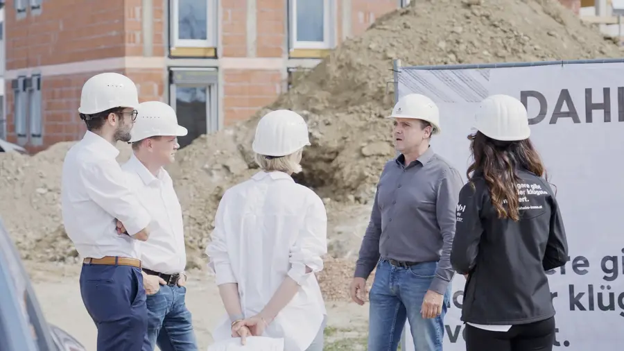 Daheim Immo — Team und Stakeholder beim 10-Jahre-Jubiläumsvideo