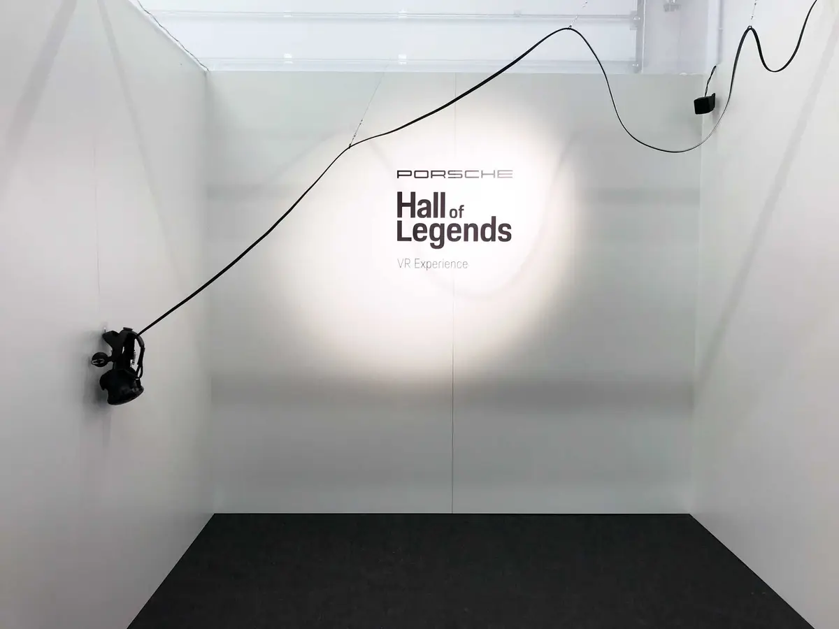 Porsche Hall of Legends — VR Station mit Branding