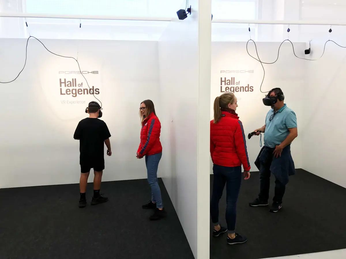 Porsche Hall of Legends — zwei VR-Stationen parallel
